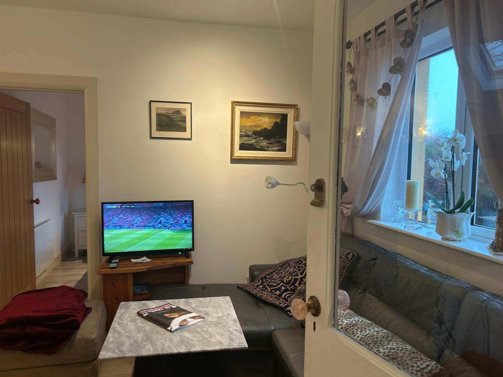 Tig Monbretia Apartment Dingle Bagian luar foto
