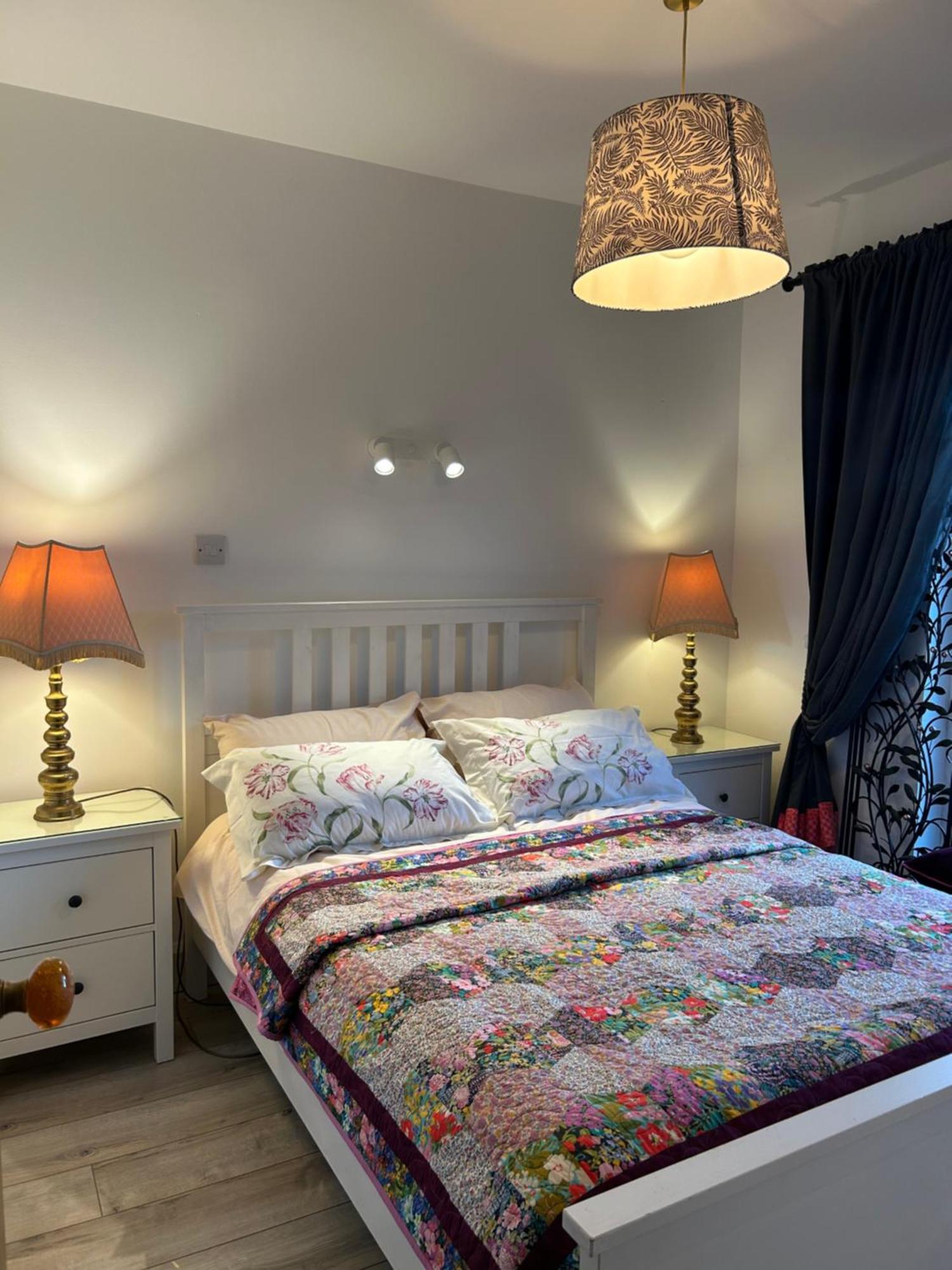 Tig Monbretia Apartment Dingle Bagian luar foto