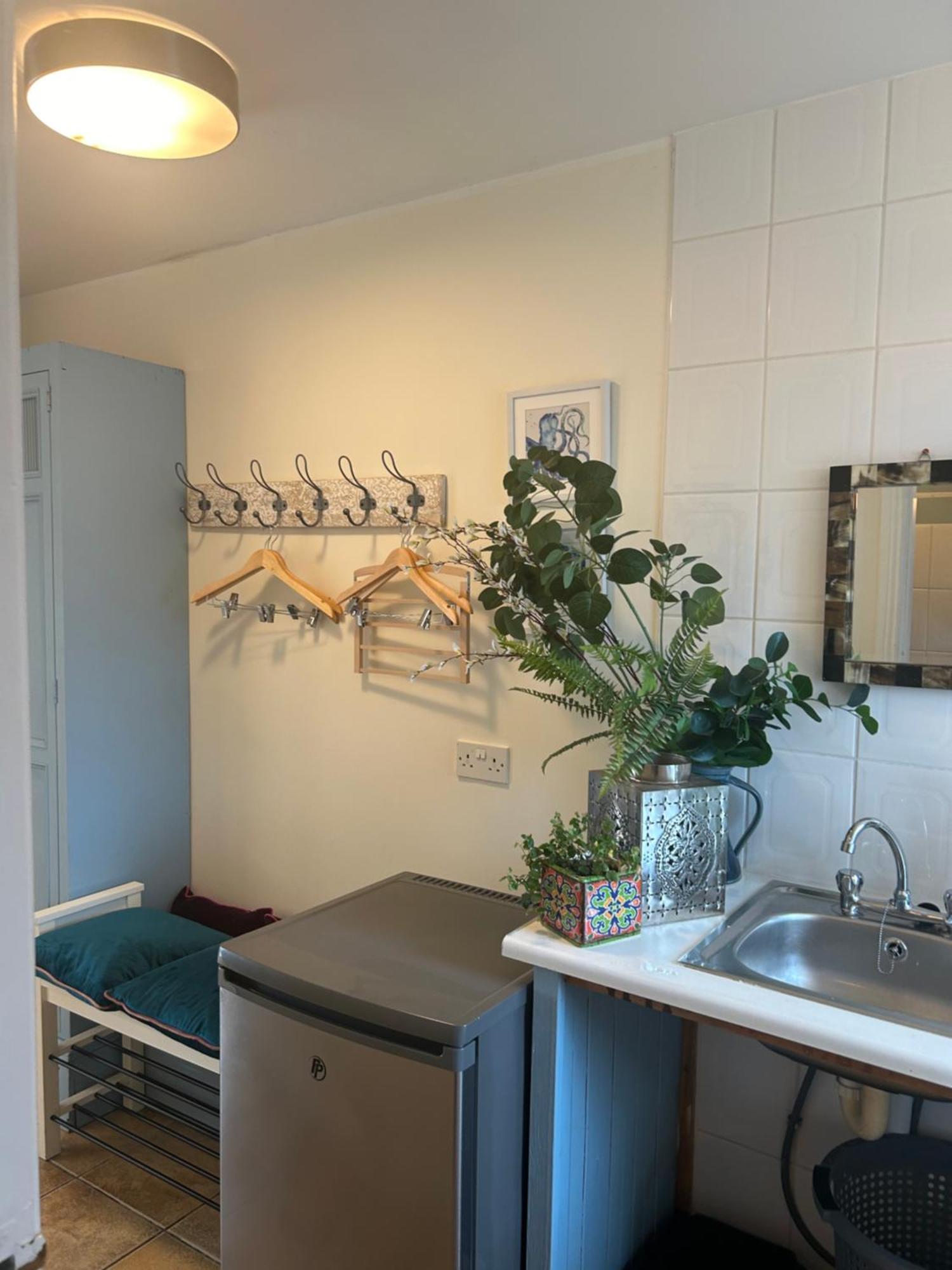 Tig Monbretia Apartment Dingle Bagian luar foto