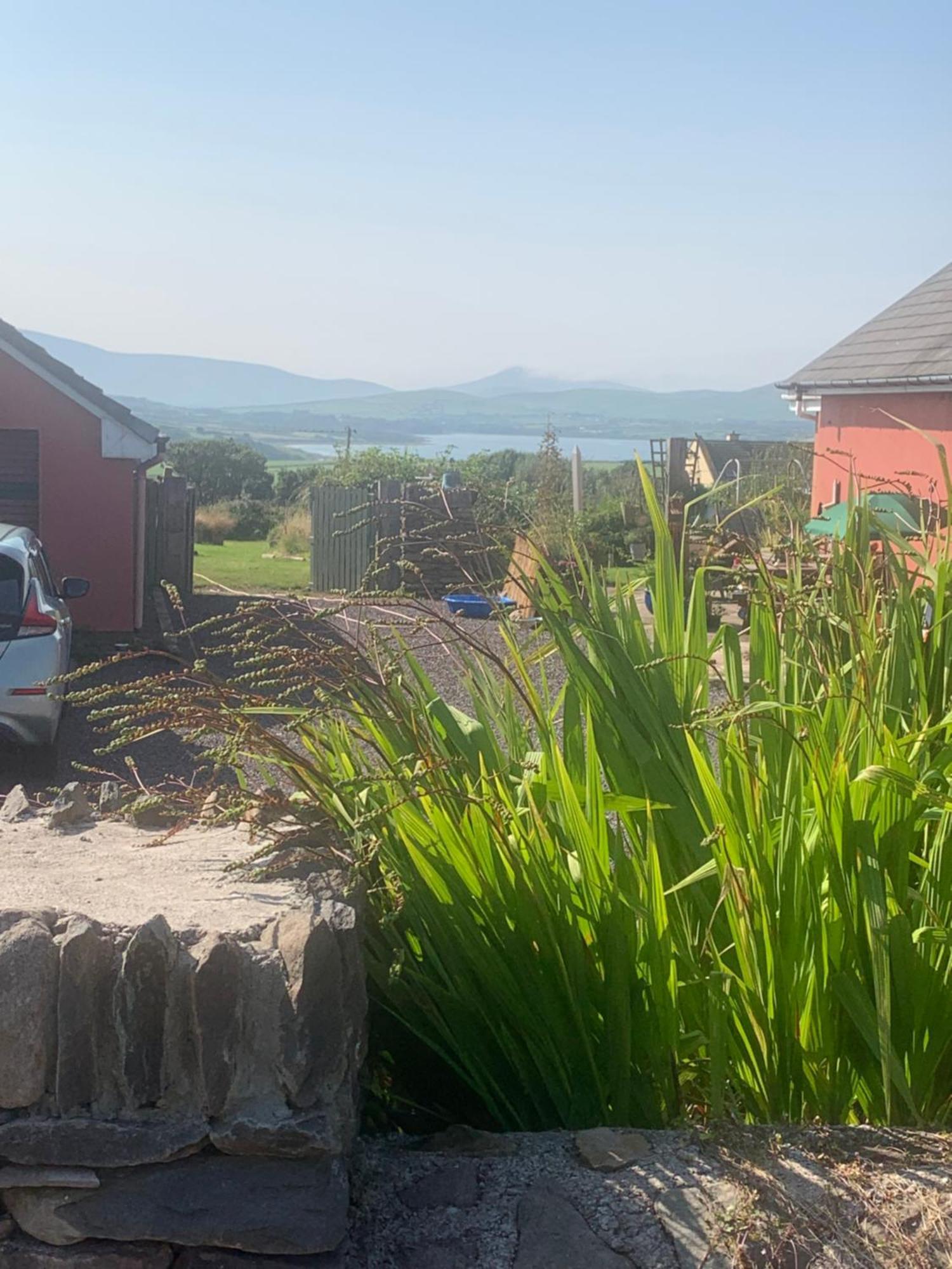 Tig Monbretia Apartment Dingle Bagian luar foto