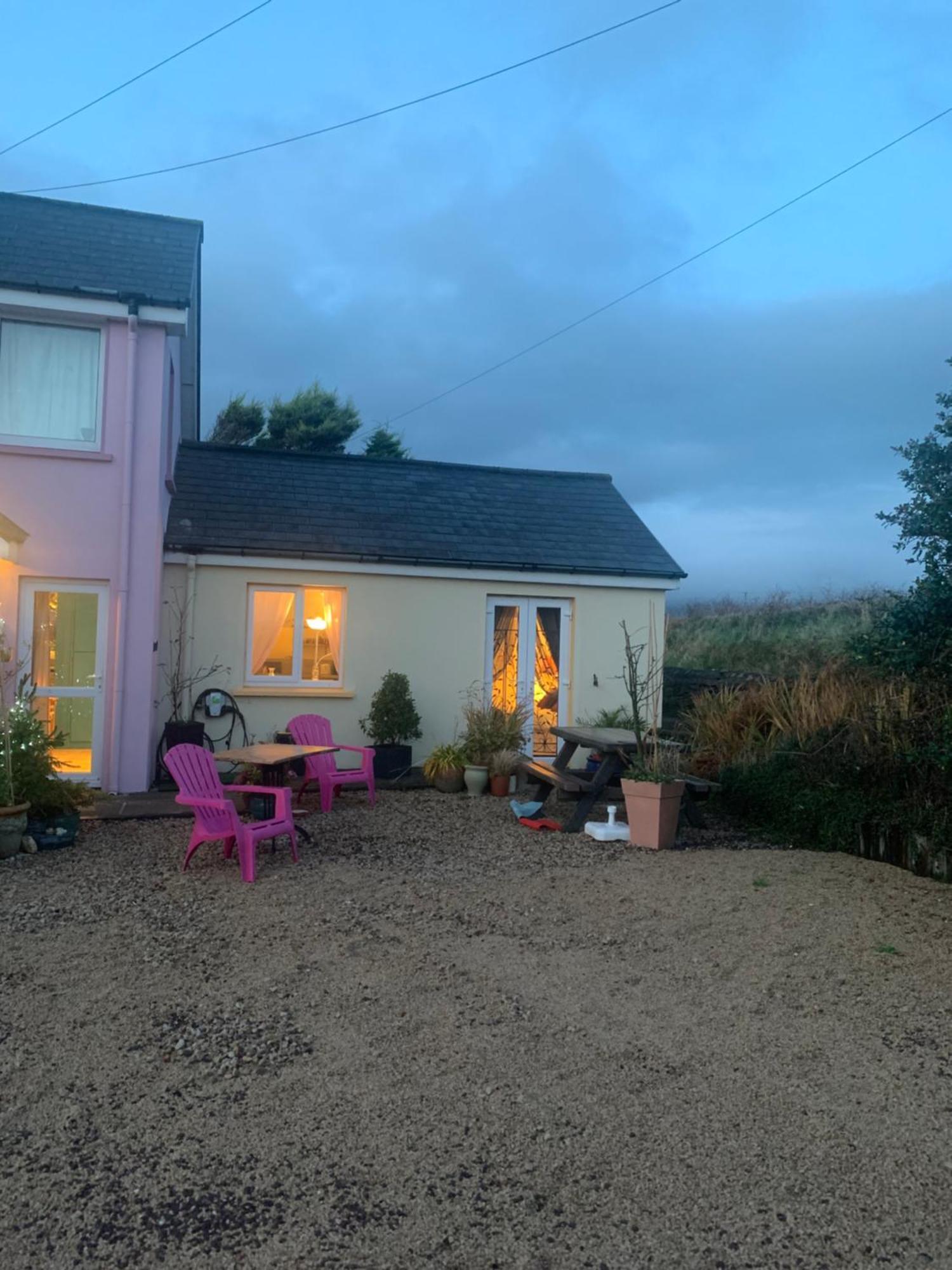 Tig Monbretia Apartment Dingle Bagian luar foto